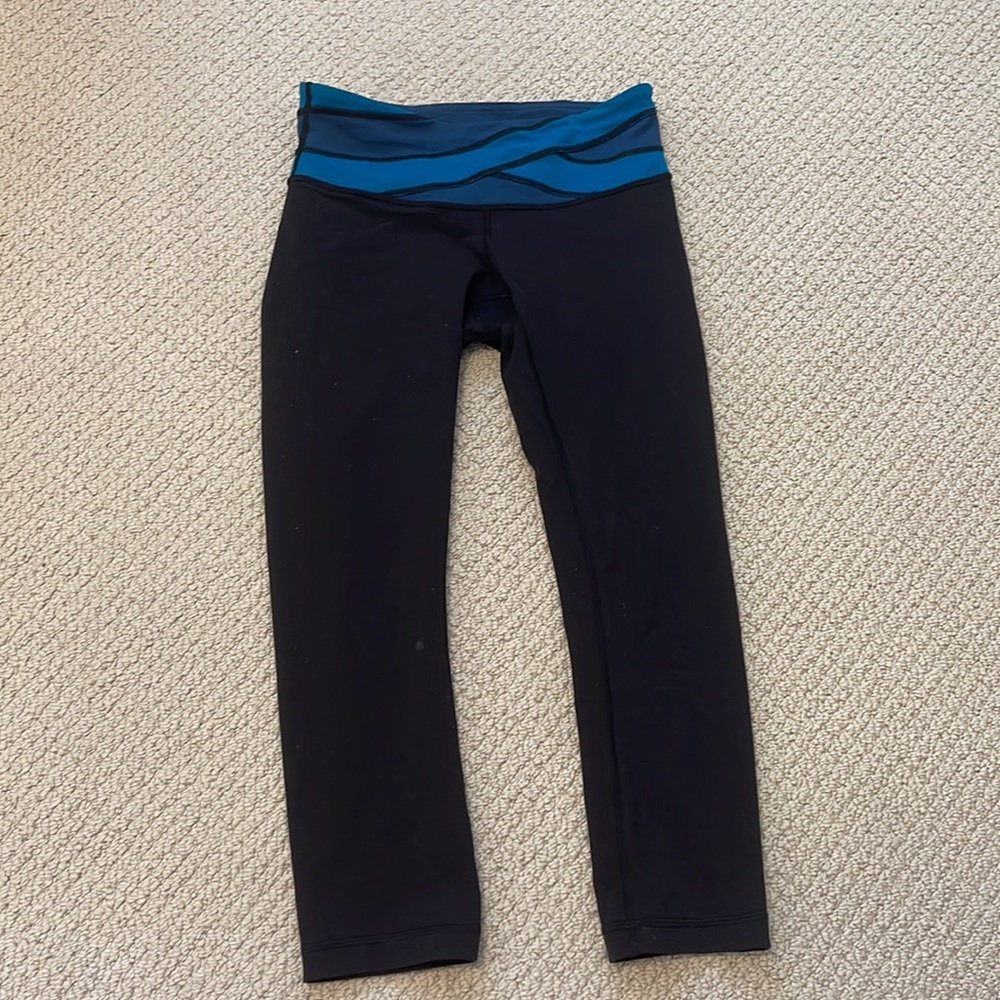 LULULEMON Black leggings with accent on waitband
